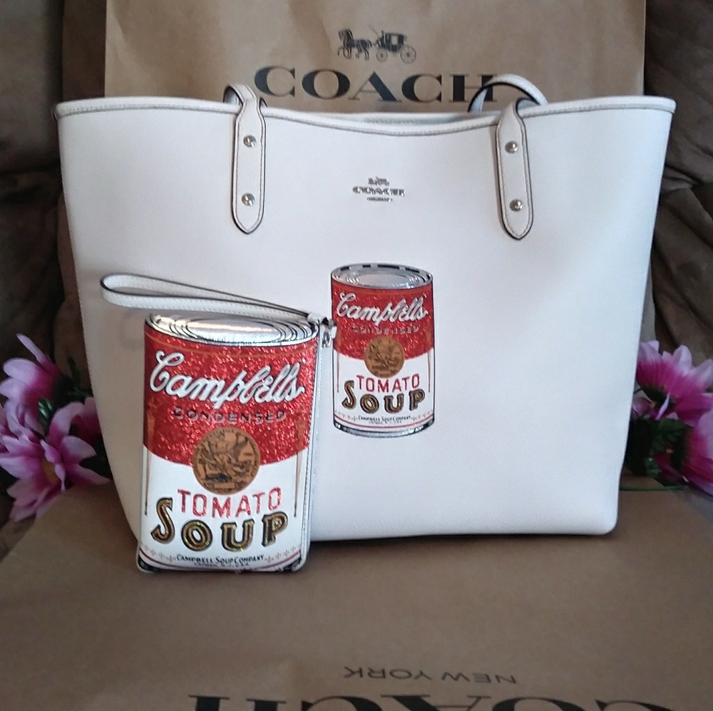 SALE 👜NWT Coach tote shoppers w/ wristlet set